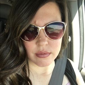 Meet your Posher, Hhilary